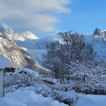 شقة Andalsnes Gustehouse المظهر الخارجي الصورة