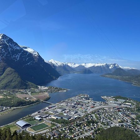 شقة Andalsnes Gustehouse المظهر الخارجي الصورة