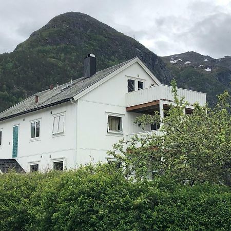 شقة Andalsnes Gustehouse المظهر الخارجي الصورة