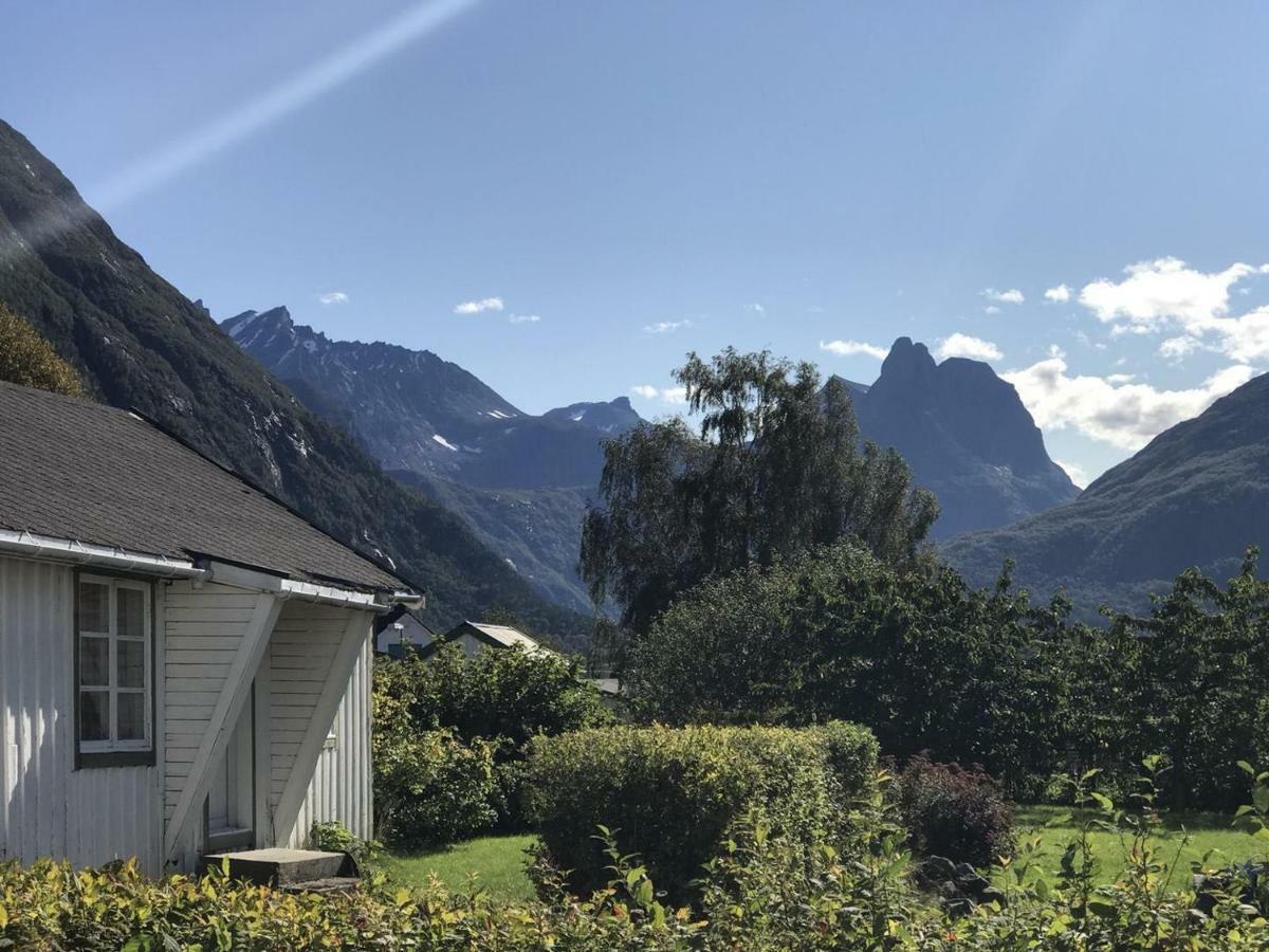 شقة Andalsnes Gustehouse المظهر الخارجي الصورة